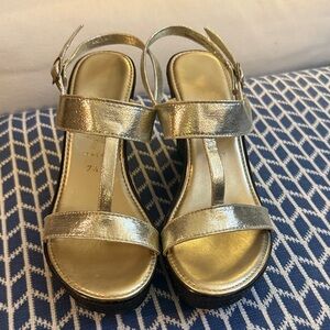 Italian Shoemakers Metallic Gold Wedge Sandals Sz 7.5